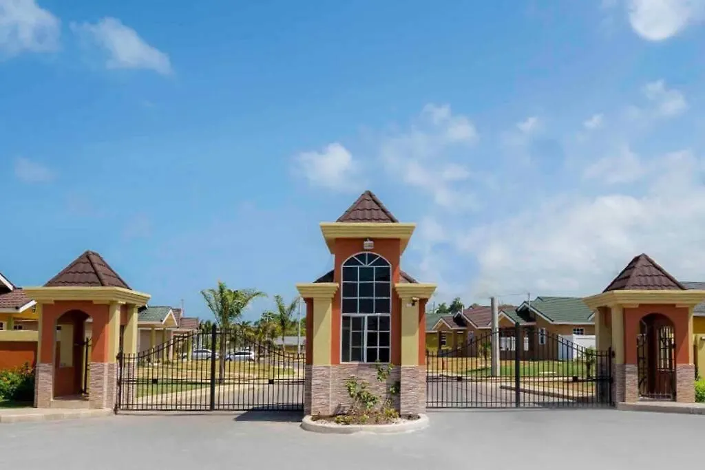 Villa 3 Bedrooms. 3 Bath Villa. Pool. Super Suite Ocho Rios Jamaica