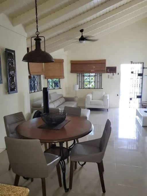 Villa 3 Bedrooms. 3 Bath Villa. Pool. Super Suite Ocho Rios